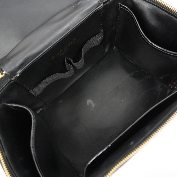 CHANEL Black Patent Leather Vanity Bag - Picture 4 of 16